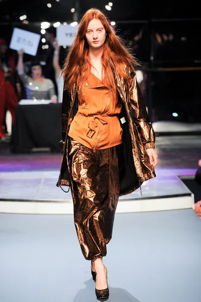 Look 32